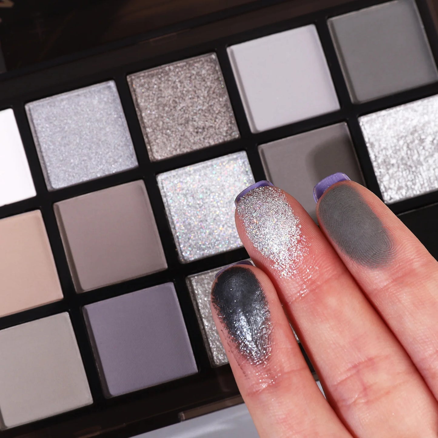 Ucanbe Black Eyeshadow Palette